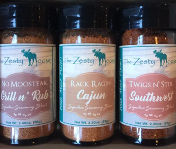 <b>Grill Lovers Gift Set:</b> Rack Ragin’ Cajun Seasoning – Great for pork, shrimp, chicken, ribs. Use as a marinade or dry rub. Twigs n’ Sticks Southwest Seasoning – Excellent on chicken. Use as a marinade or dry rub. No Moosteak Grill n’ Rub – Perfect for Burgers, Steaks, Ribs, Wild Game. Use as a dry rub. Recipe cards included.