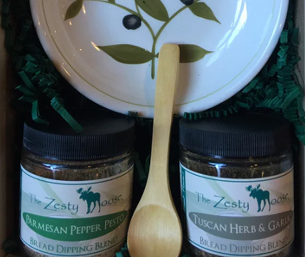 <b>Dipping Duo Gift Set: </b>Large Dipping Bowl, Bamboo Spoon, Parmesan Pepper Pesto and Tuscan Herb & Garlic Bread Dipping Blends.